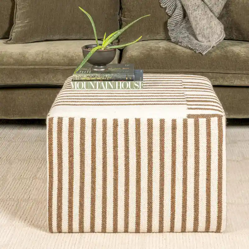 Table basse et tabouret rembourrés